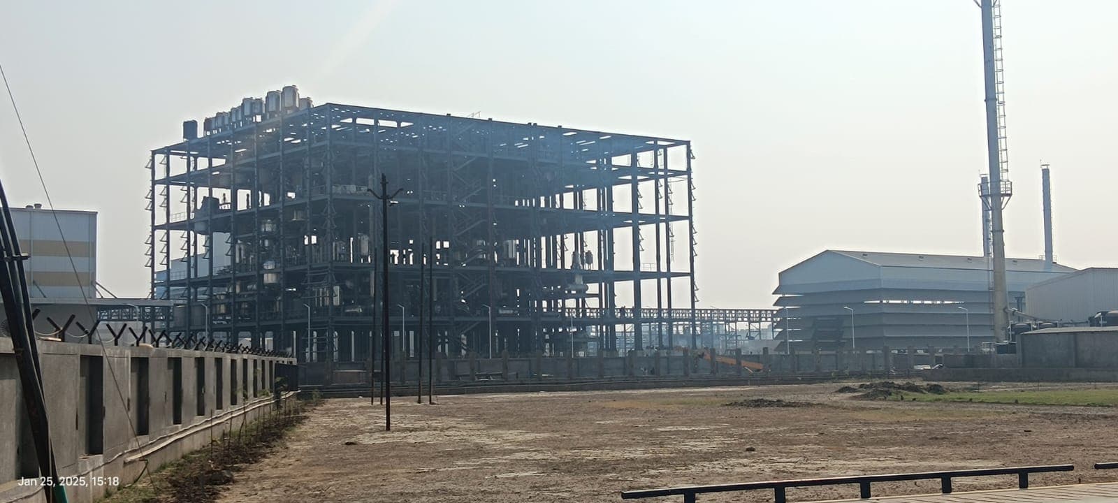 Multi-level industrial process plant steel structure